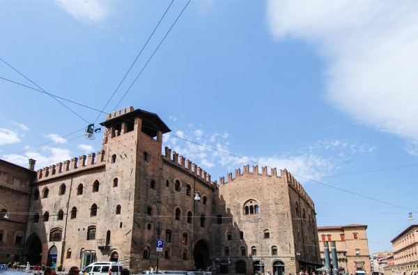 UR-NEST Piazza Maggiore image 19